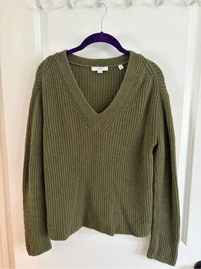 Vince Women’s Olive Green Oversized Ribbed V-Neck Sweater